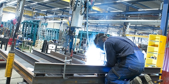 Aangenaam binnenklimaat en lasrookafzuiging bij Hendriks stalenbekistingtechniek