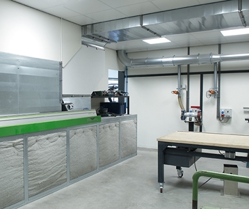 Afzuigwand van één bij zes meter