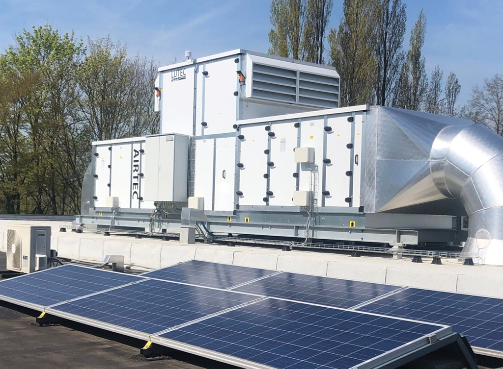 2. Benodigde verse buitenlucht wordt eerst gekoeld