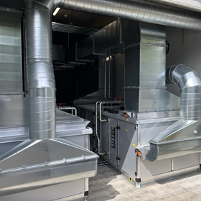 Om geur- en contaminantenverspreiding tegen te gaan zijn we in dit ontwerp uitgegaan van twee gescheiden luchttechnische installaties.