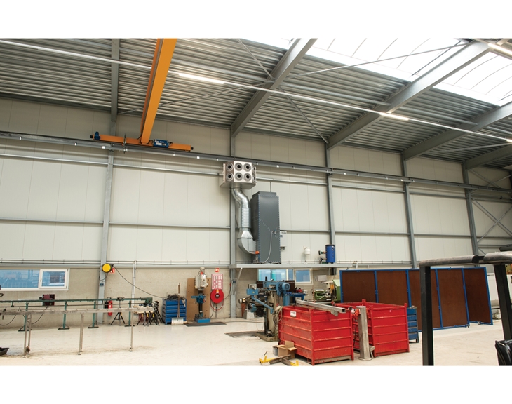 FM100 met airbox bij machinebedrijf