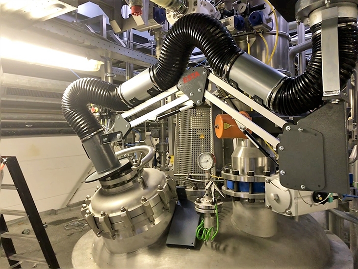 Afzuigen van dampen vrijkomend bij een mangat