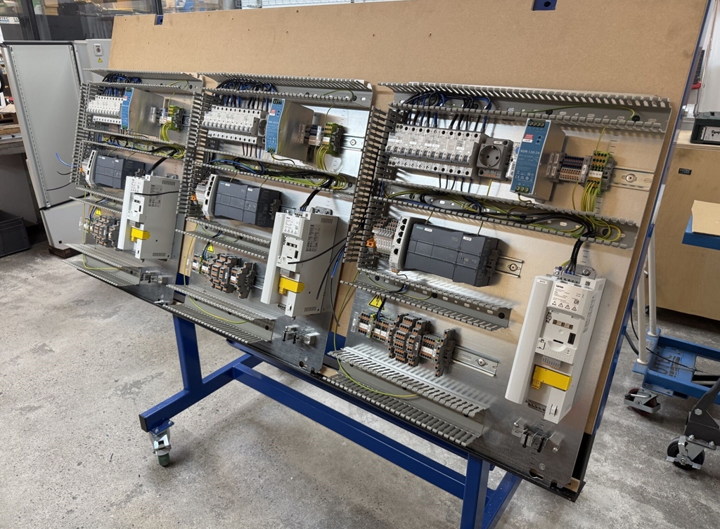 Besturingskast met betrouwbare componenten