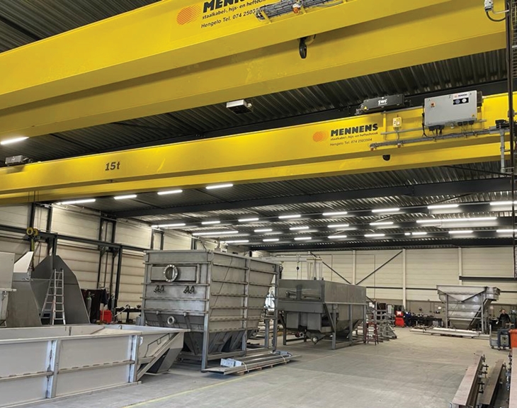 In de productiehal wordt MIG/MAG, TIG gelast en geslepen aan RVS