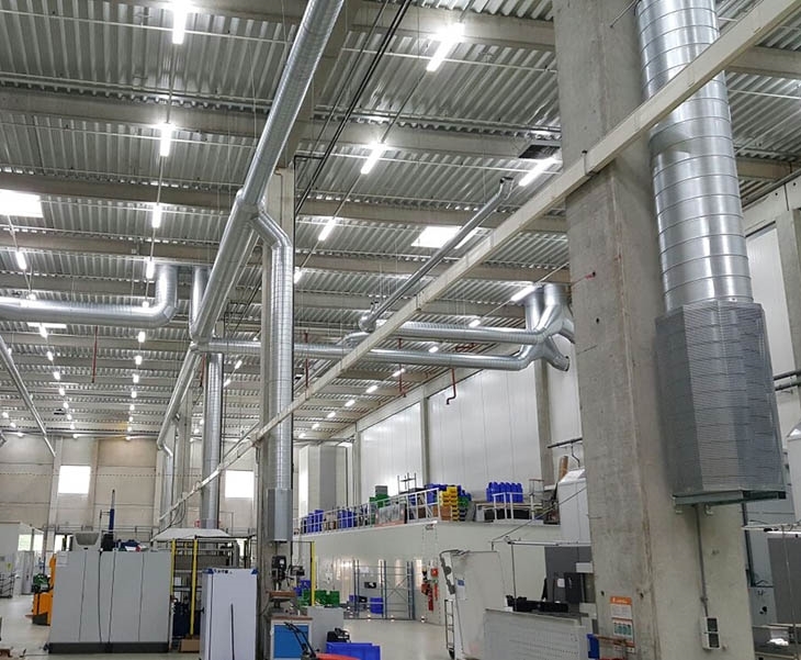 Luchttoevoer verdringing