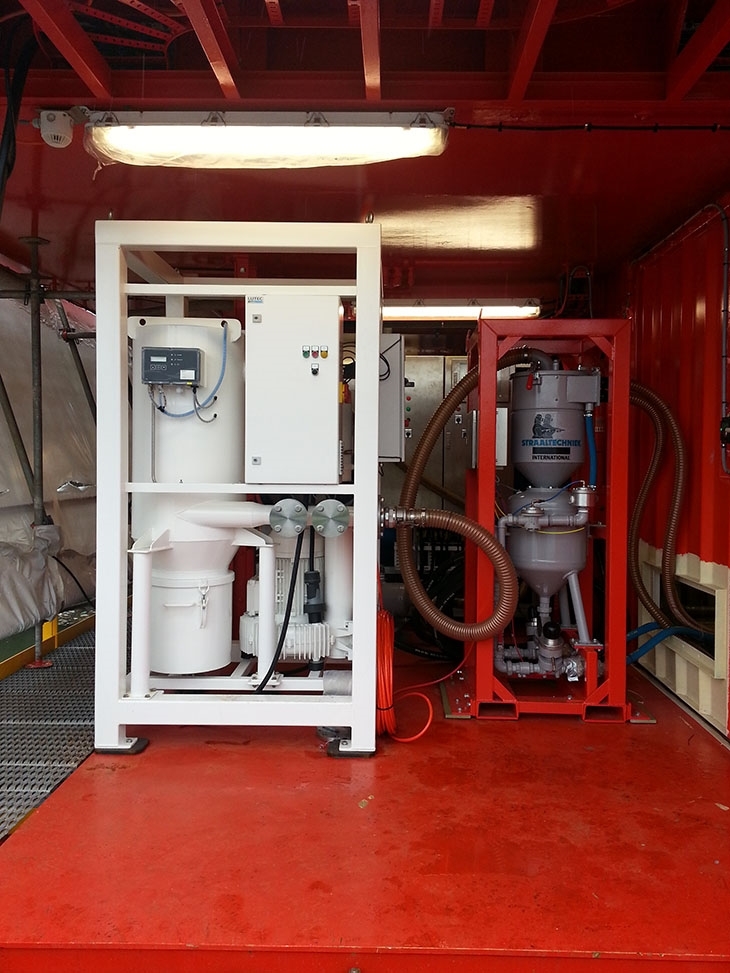 Afzuig skid aan boord